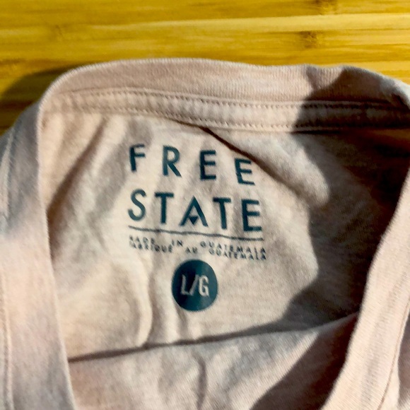 Size large Free State t-shirt with feather on front - Picture 3 of 3